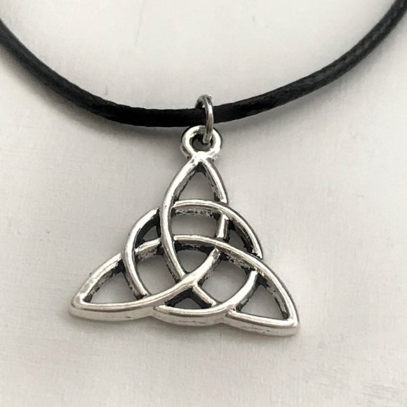 Unisex Triquetra Charmed Celtic Trinity Kn… - Picture 1 of 9
